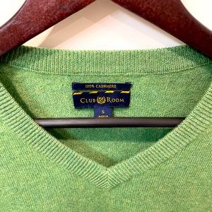 Men’s 100% cashmere sweater. Small